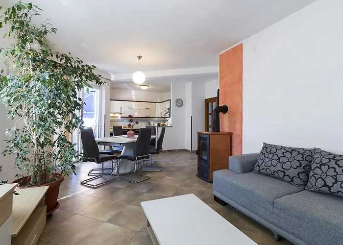 Carmen Apartman Póla