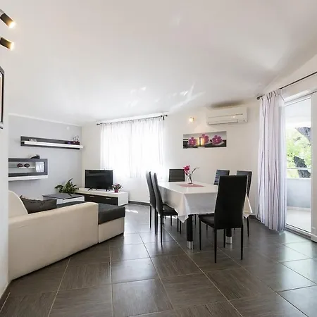 Apartment Carmen Pula