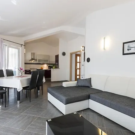 Apartment Carmen Pula