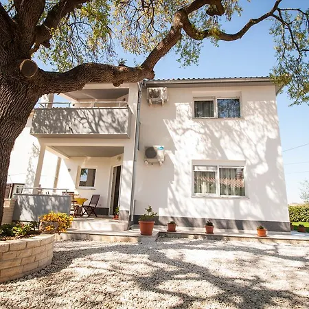 Apartment Carmen Pula