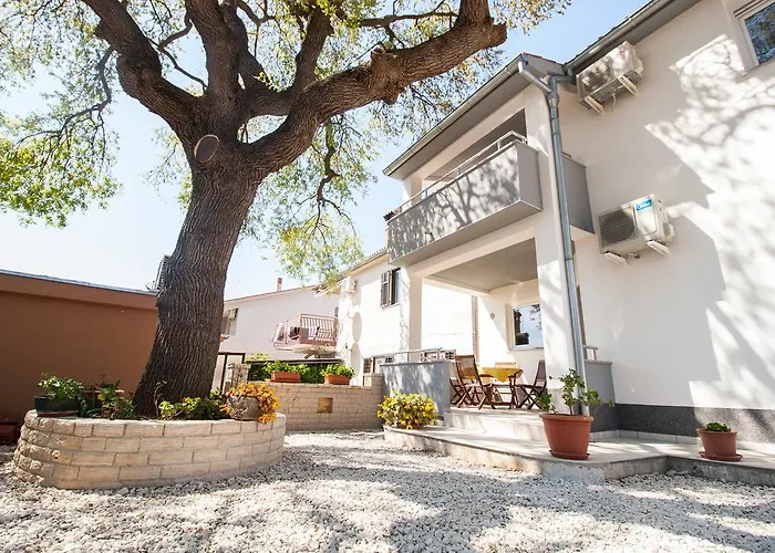 Carmen Apartment